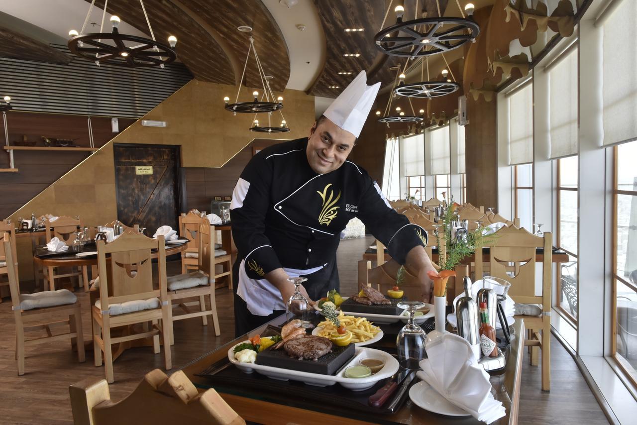 Awaliv International Hotel Táif Exteriér fotografie A chef at work