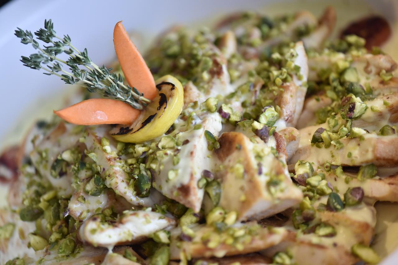 Awaliv International Hotel Táif Exteriér fotografie Chicken salad