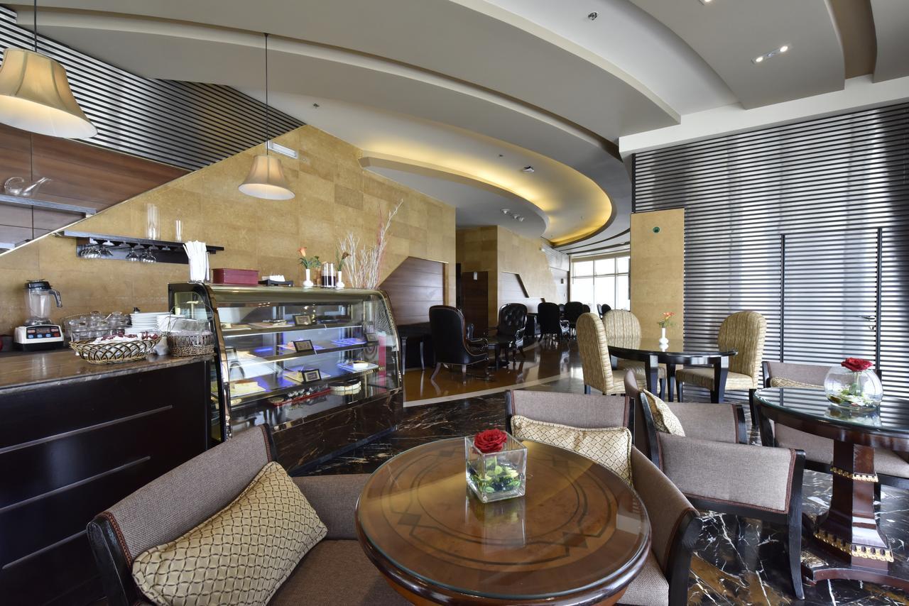 Awaliv International Hotel Táif Exteriér fotografie The lounge at the airport
