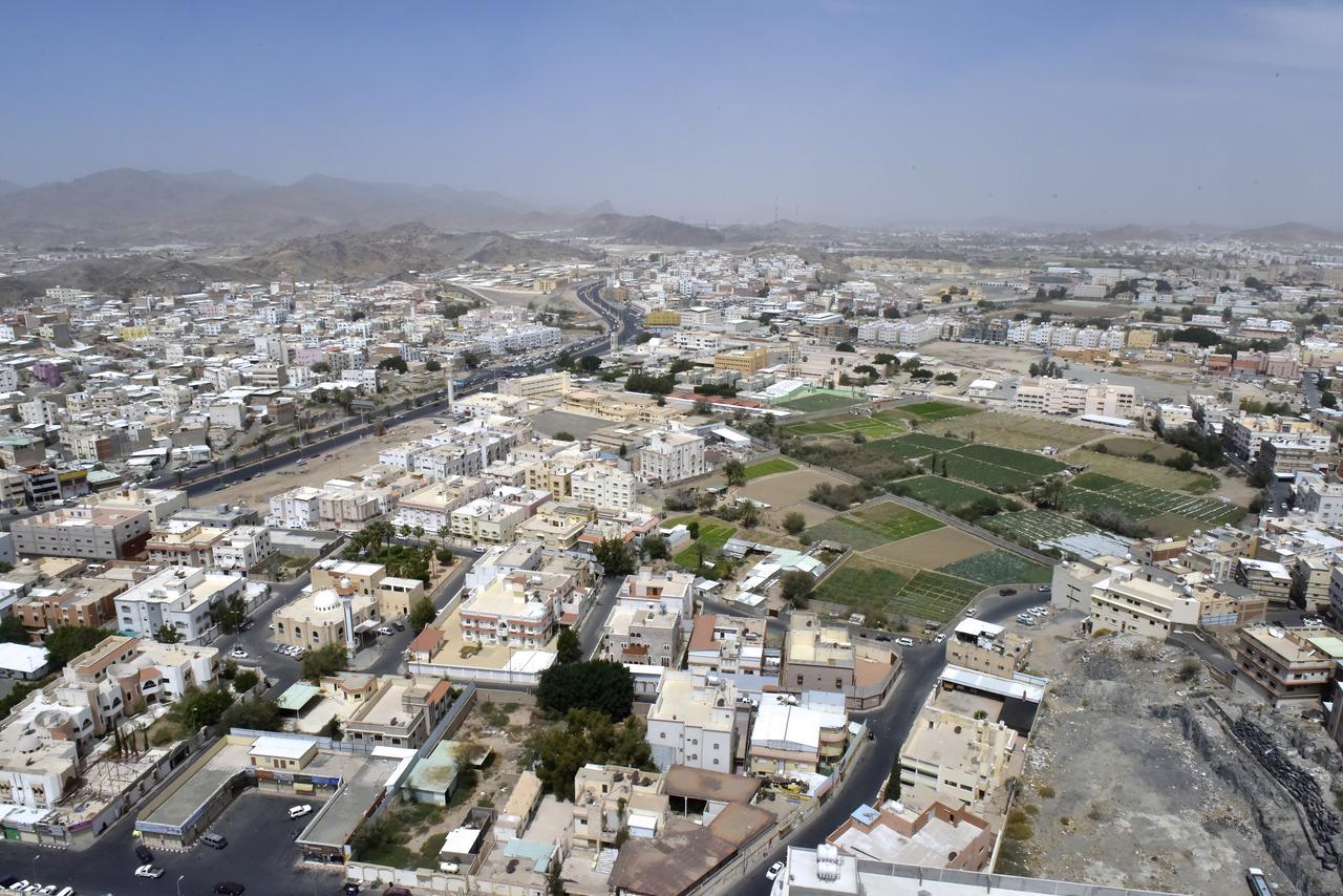 Awaliv International Hotel Táif Exteriér fotografie Aerial view of the city