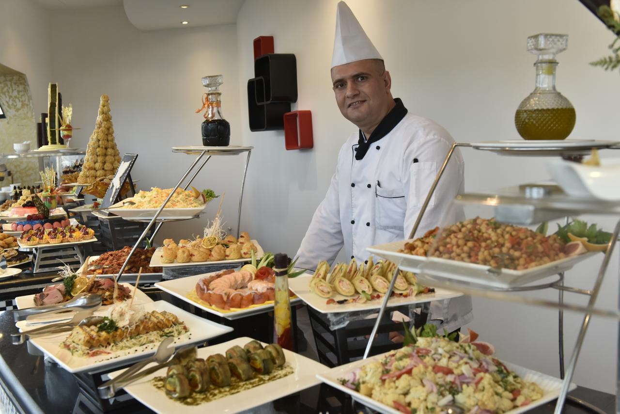 Awaliv International Hotel Táif Exteriér fotografie A buffet at a hotel